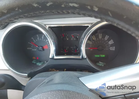 2005 Ford Mustang V6 Deluxe/V6 Premium z USA, uszkodzony, nr VIN 1ZVFT80NX55114915